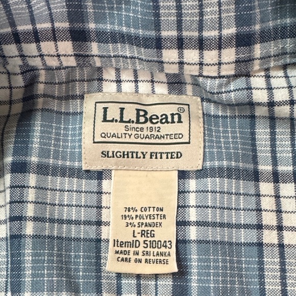 L.L. Bean Men's Casual Blue and White Plaid Shirt - Picture 4 of 5
